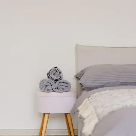 Apartment Modern Family Escape