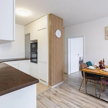 Modern Family Escape Pressburg