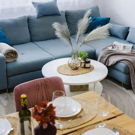 Apartment Modern Family Escape *